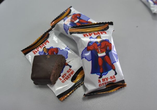 В России начали выпускать конфеты “Крым. А ну-ка, отбери!“