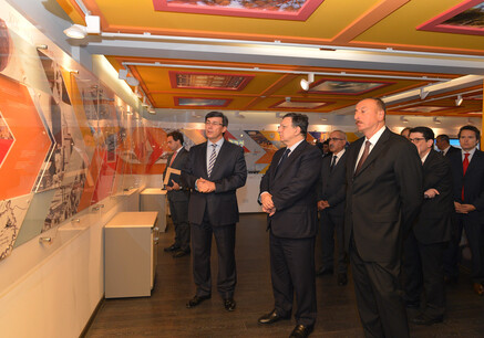 Ильхам Алиев и Жозе Мануэл Баррозу посетили Сангачальский терминал, совершили прогулку по Нагорному парку  и побывали в Центре Г.Алиева (ФОТО)