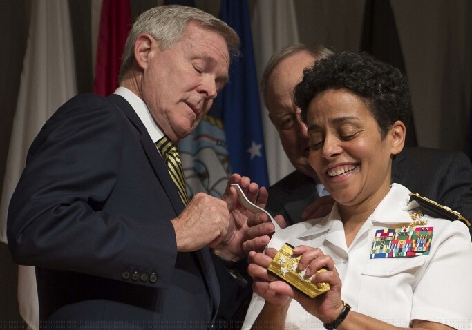 Впервые в истории ВМС США “четырехзвездным“ адмиралом стала женщина