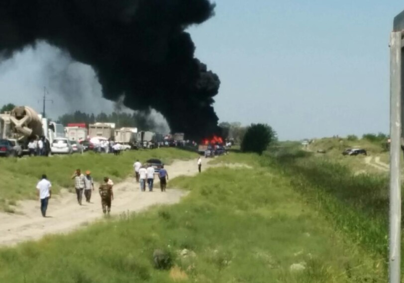 ДТП на трассе Баку-Газах: обе машины сгорели, скончались 2 человека, 1 госпитализирован