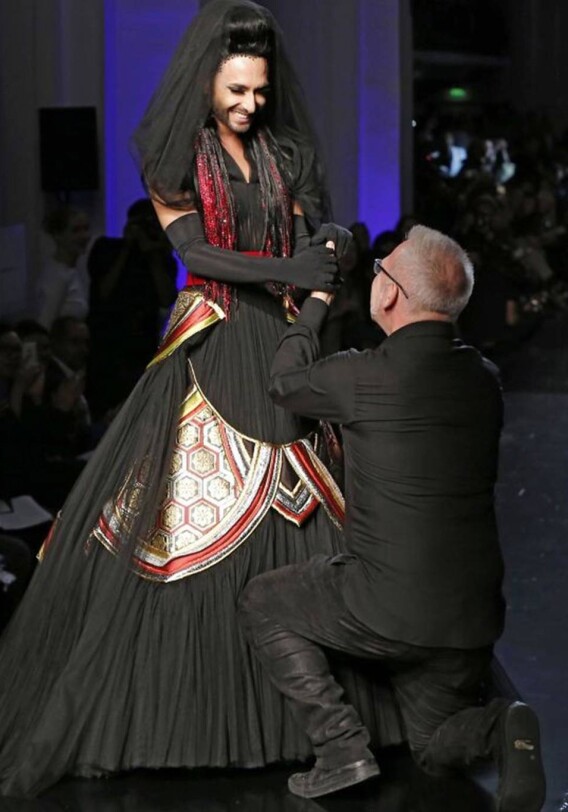 Кончита Вурст дебютировала на подиуме в показе Готье (Фото)