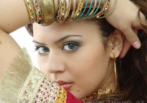 Азербайджанская танцовщица участвует в состязании в Индии (ВИДЕО)