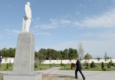 Президент Ильхам Алиев отправился в Хызы 