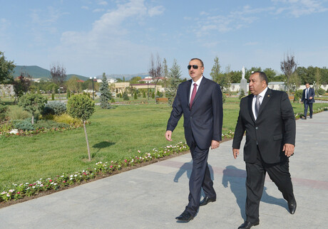 Президент Ильхам Алиев посещает  Хызы 