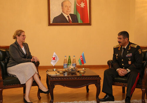 Министр обороны АР принял главу представительства МККК в Баку 