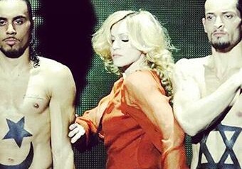 Мадонну  раскритиковали  за фото со звездой Давида и Полумесяцем
