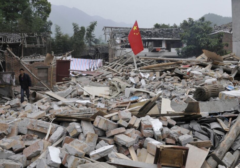 Число жертв землетрясения в Китае достигло 381