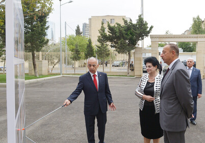 Президент Ильхам Алиев ознакомился с состоянием здания средней школы номер 56 в Хатаинском районе после капитального ремонта и реконструкции