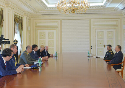 Президент Азербайджана  принял делегацию во главе с министром обороны Сербии