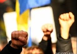 Киев: сотни митингующих у здания Рады требуют люстрации