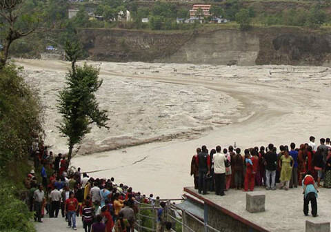 В Непале от наводнения и оползней погибли 100 человек
