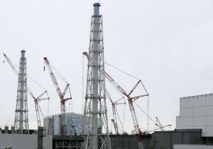 На АЭС “Фукусима-1“ часть подъемного крана упала в бассейн со сборками ядерного топлива
