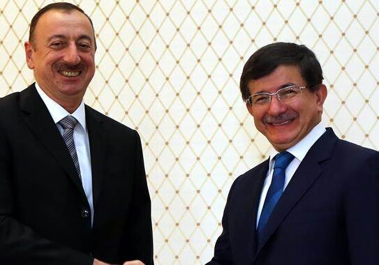 Ильхам Алиев поздравил премьер-министра Турции Ахмету Давутоглу