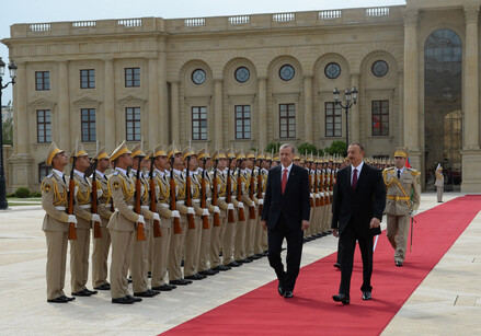В Баку состоялась официальная церемония встречи президента Турции