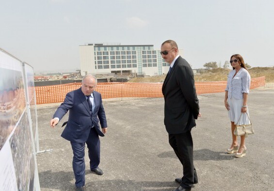 Ильхам Алиев ознакомился с работами на бакинском бульваре