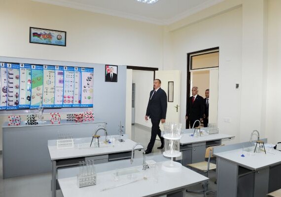 И.Алиев ознакомился с условиями в школах №72 и №80 в Сабунчах 