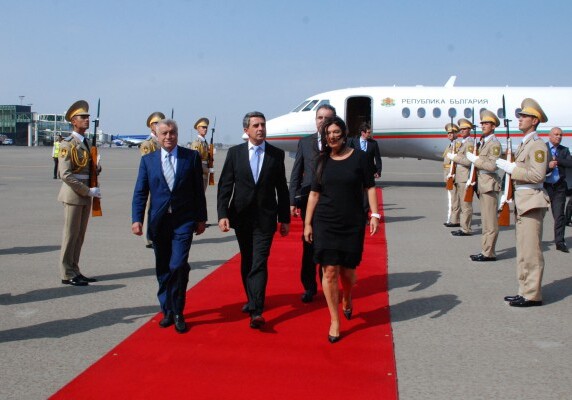 Президент Болгарии прибыл с визитом в Азербайджан