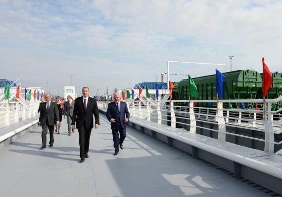 Президент Ильхам Алиев запустил паромный терминал Бакинского порта