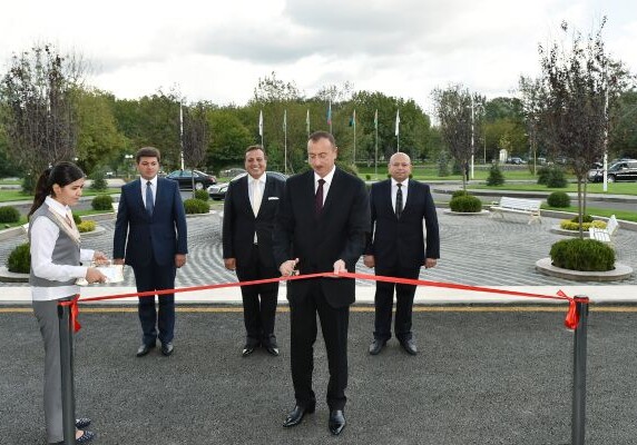 Ильхам Алиев посетил Исмаиллинский и Габалинский районы