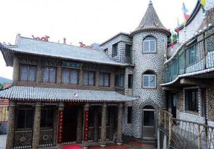 За два года китаец превратил свой дом в дворец Нептуна (Фото)