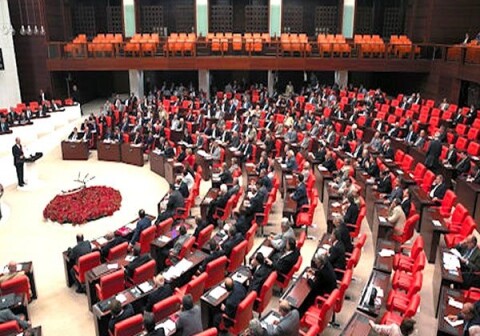 Парламент одобрил мандат 
