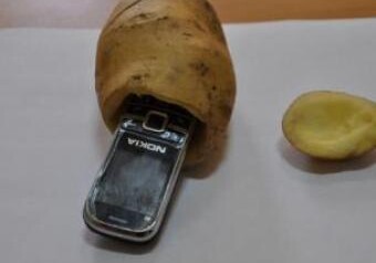 В Бакинском СИЗО из картошки вышел телефон (Фото)