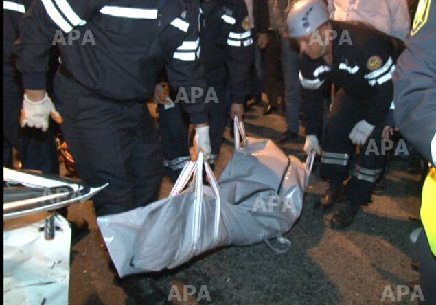 В тяжелом ДТП в Баку погибла женщина, среди раненых - журналист (Фото)