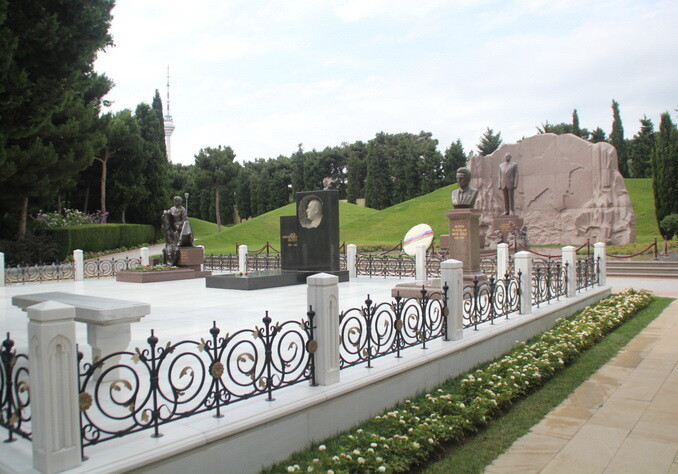 Освобожденные из-под ареста бывшие члены «NİDA» посетили могилу Гейдара Алиева