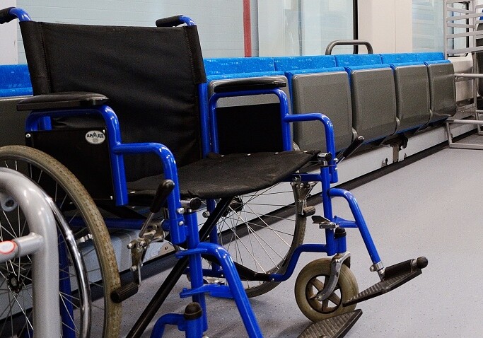 Ученые при помощи новой технологии вернули парализованному человеку способность ходить