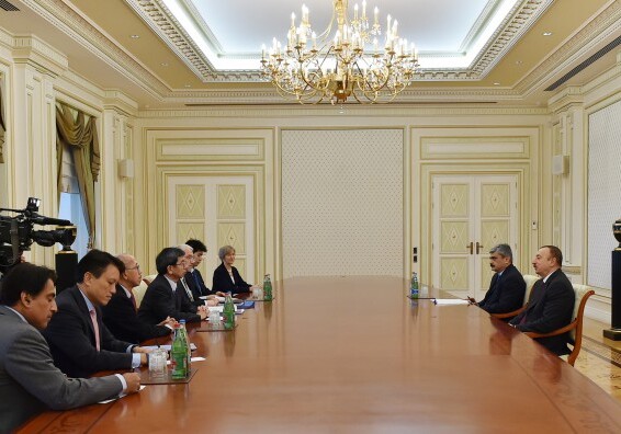 Президент Ильхам Алиев принял делегацию во главе с президентом АБР 