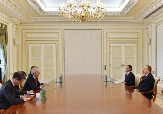 Президент Азербайджана принял британского министра