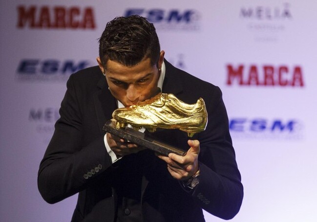 Роналду получил «Золотую бутсу» по итогам сезона (Фото)