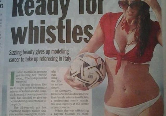 Итальянская модель стала футбольным арбитром