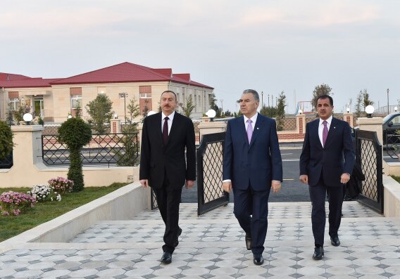 Президент Азербайджана принял участие в открытии поселка для вынужденных переселенцев (Фото)