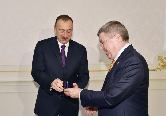 Президент Азербайджана награжден памятной медалью МОК