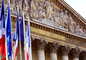В связи с визитом Саакяна азербайджанцы обратились в парламент Франции