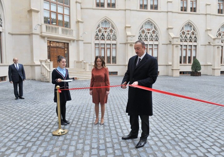 Президент Азербайджана открыл здание Бакинской оксфордской школы (Фото)