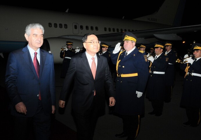 Премьер Кореи прибыл в Азербайджан