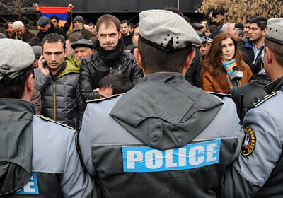 Протестующие в Ереване требуют бойкотировать супермаркеты олигархов