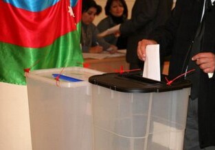 К полудню на выборах в Азербайджане проголосовало 21,44% избирателей