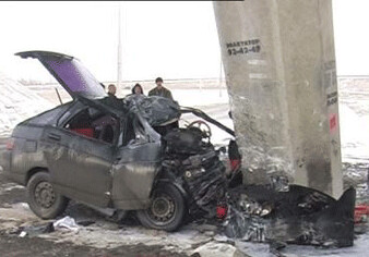 В Имишлы автомобиль врезался в опору моста, есть погибший