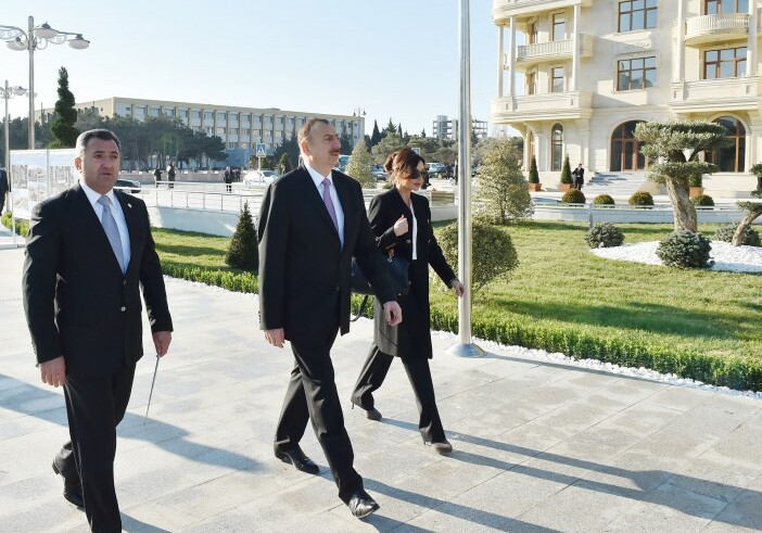 Президент Азербайджана открыл новый парк в Баку (Фото)