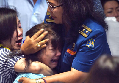 Из воды подняли тела более 40 человек с самолета AirAsia