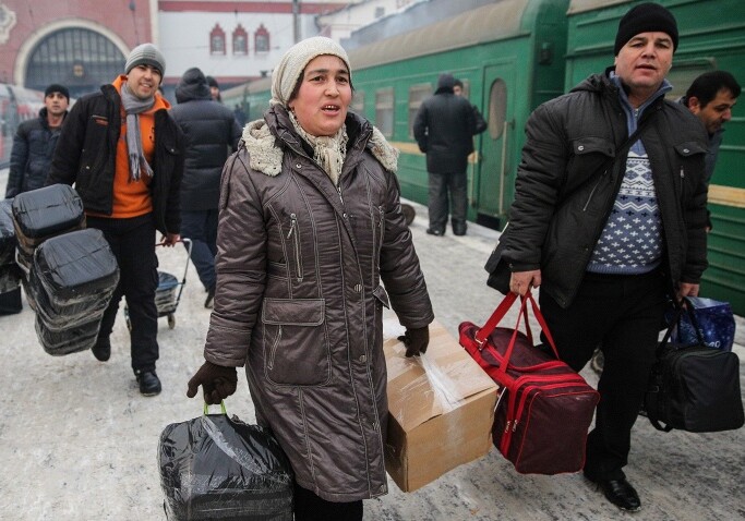 Вступил в силу закон, позволяющий закрывать мигрантам въезд в Россию на 10 лет
