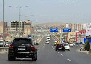 Средняя скорость движения автомобилей на улицах Баку возросла