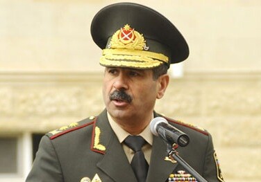 Министр обороны Азербайджана поздравил военных с Днем молодежи