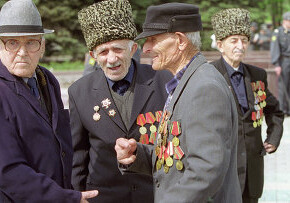 Участники Великой Отечественной войны из Азербайджана награждены юбилейной медалью