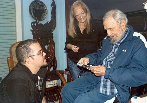 Опубликованы первые за полгода фотографии Фиделя Кастро (Фото)