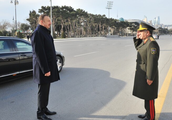 Ильхам Алиев принял участие в церемонии сдачи в эксплуатацию новых автомобилей для сотрудников МВД 