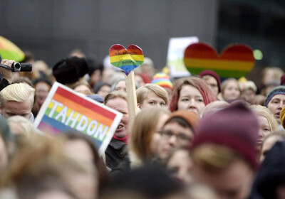 В Финляндии легализовали однополые браки